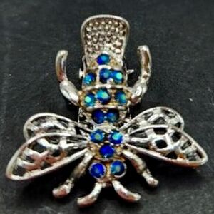 Vintage Blue Rhinestone Bee lapel clip pin Jewelry